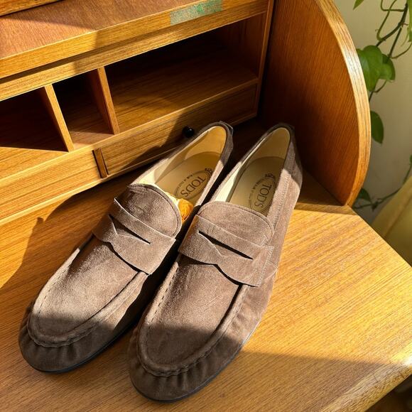 Tod’s suede low-heel loafer - Picture 2 of 9
